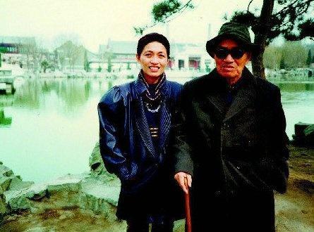 他姓張，浙江人，105歲；迄今為止，他是張姓最長壽開國將軍