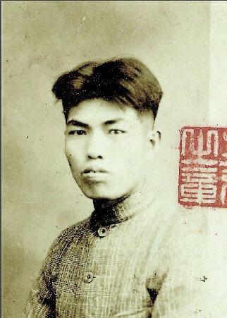 他姓張，浙江人，105歲；迄今為止，他是張姓最長壽開國將軍