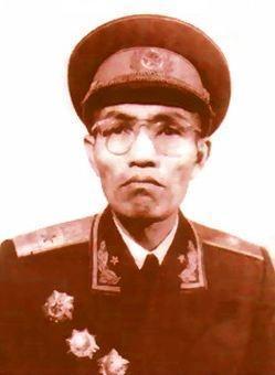 他姓張，浙江人，105歲；迄今為止，他是張姓最長壽開國將軍