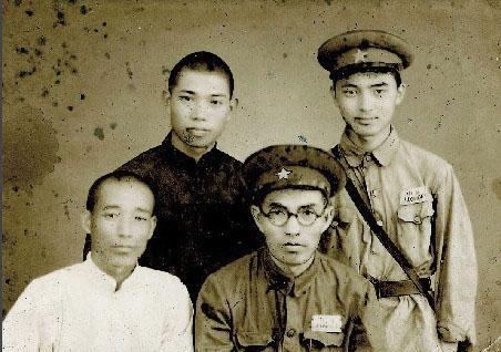 他姓張，浙江人，105歲；迄今為止，他是張姓最長壽開國將軍